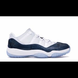 Jordan 11 low navy snakeskin